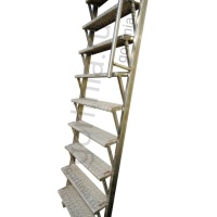 Лестница приставная из нержавеющей стали с рифлеными ступенями и поручнем к люку в подвал или на кровлю