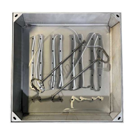 Люк под газон Проспект-Г съемный с дренажными отверстиями в дне - вид сверху